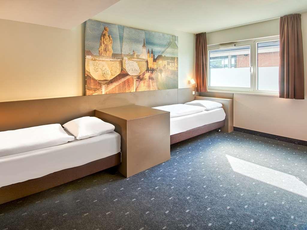 B&B Hotel Wurzburg Room photo